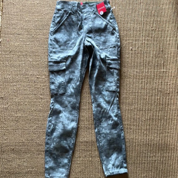 NWT! Spanx XS, XSP, SP 20311Q Stretch Twill Ankle Cargo Pant, stone wash camo - Picture 2 of 15